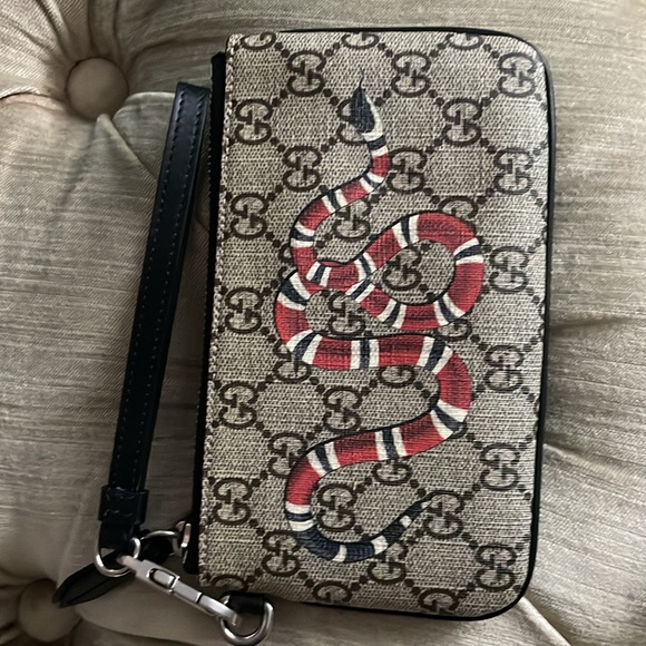 NWOT authentic Gucci snake print GG supreme pouch - Picture 9 of 11